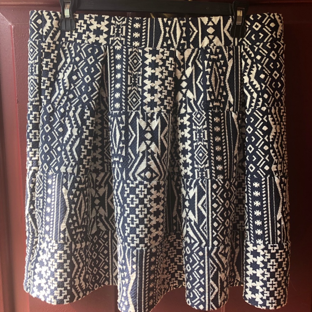 Womens Skirt, Aztec-Geometric Patter - Sz L.